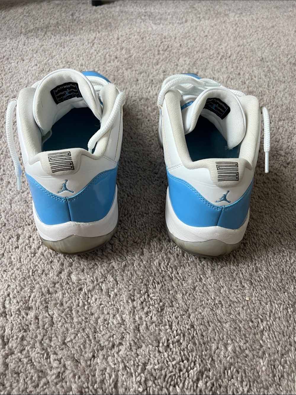 Jordan Mens Low-Top Sneakers in White and Light Blue